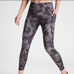 ATHLETA LIGHTNING CAMO 7/8 SUPERSONIC LEGGINGS BLACK/GRAY SIZE M